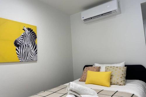 10A Brunswick Living Studio Close to APT and CBD Free Wifi Tram at Doorstep