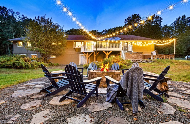 10Acre Secluded Retreat: Hot Tub, Arcade, Fire Pit