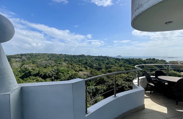 10G Perfect 2 Bedroom with Ocean and Jungle Views