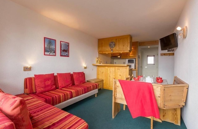 10m from resort center, 2nd floor, view valley, balcony, tv, 33m², Les Arcs