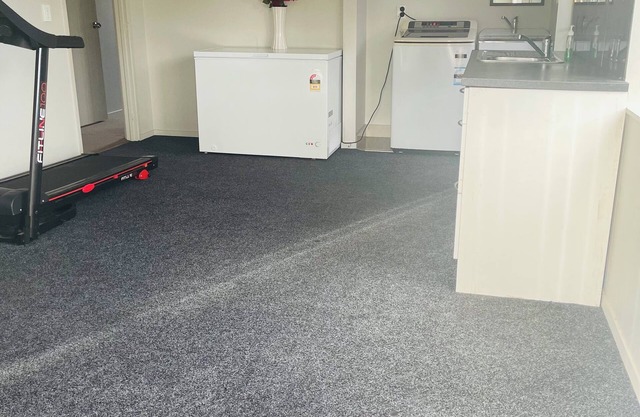 10min drive from airport, 5 mins to theme park and opposite daily and laundry