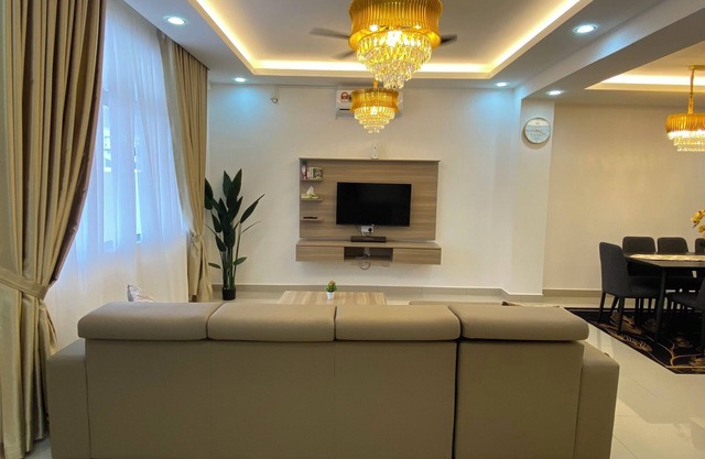 10min to Desaru Coast Waterpark! Welcome to D'Royale Desaru Homestay.