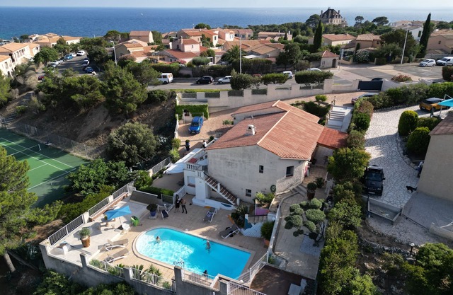 Vista al mar y acceso a 400 metros, piscina privada.
