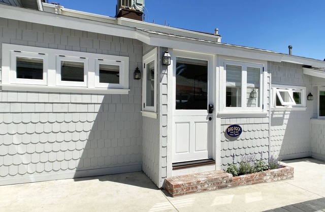 11/16 to 1/5 SPECIAL 90/nt GORGEOUS COTTAGE! 1 BLOCK TO THE BEACH!