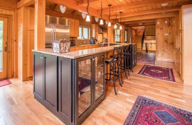 11.4 miles to Dreams Park-- AC, Game Room, Dock, Swim Deck, Kayaks, Canoe