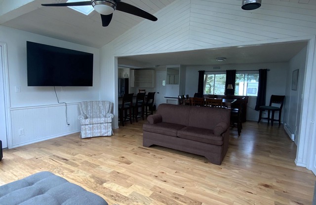 #11 - 5 Minute Drive to the Beach! Perfect for a family getaway!