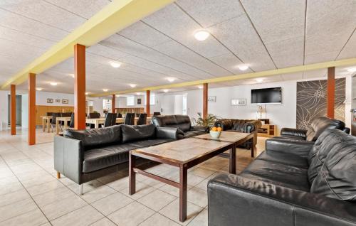 11 Bedroom Pet Friendly Home In Rønde