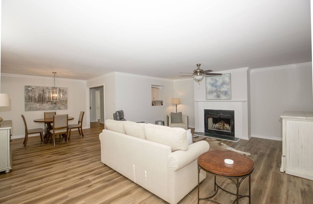 11 E Pinehurst Manor