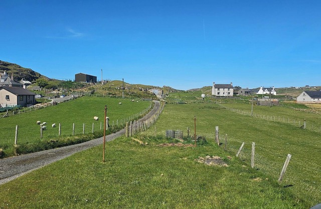 11 KNOCK, pet friendly, character holiday cottage in Carloway