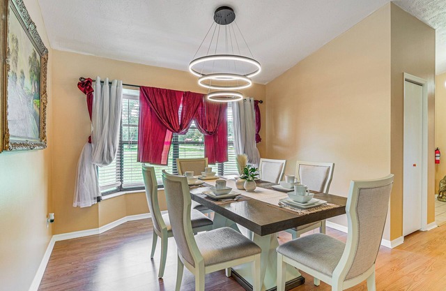 11 Mi to Dtwn: Ocala Home w/ Screened-In Lanai!