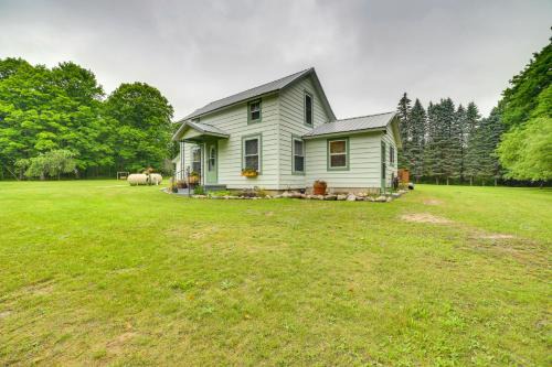 11 Mi to Lake Fife Farmhouse with Yard and Fire Pit!