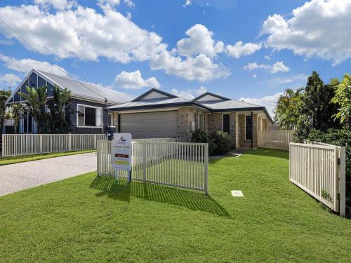 11 Wills Avenue Golden Beach QLD