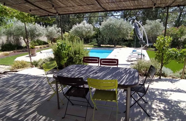 Casa de 110m² de una sola planta con piscina.