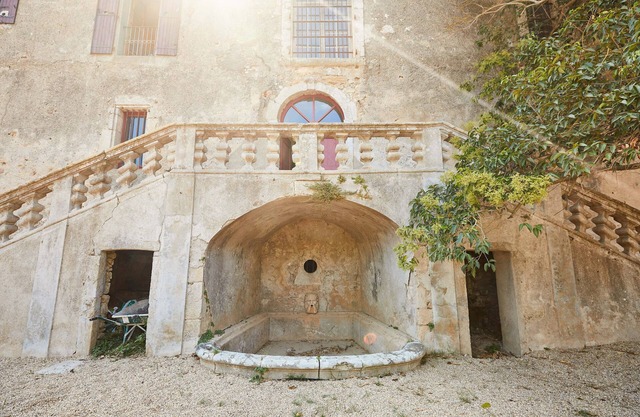 12-17th century Castle. 8 guests, 5km to the beach