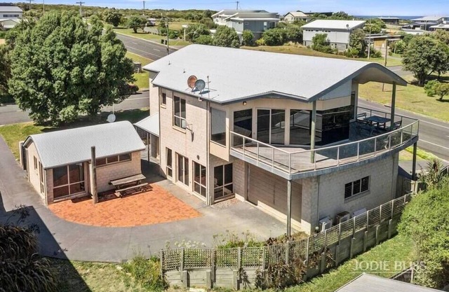 12 Apostles Beach House; with ocean & valley views