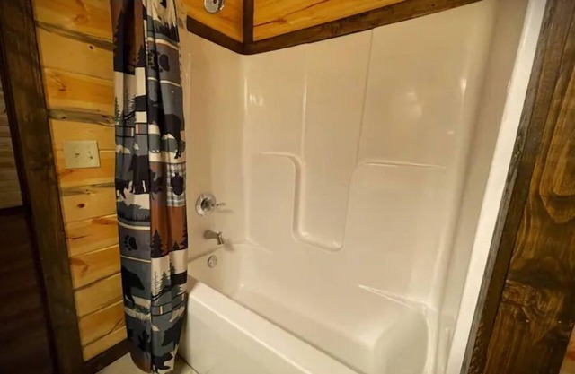 12 bedroom. Private indoor pool. Sleeps 44!