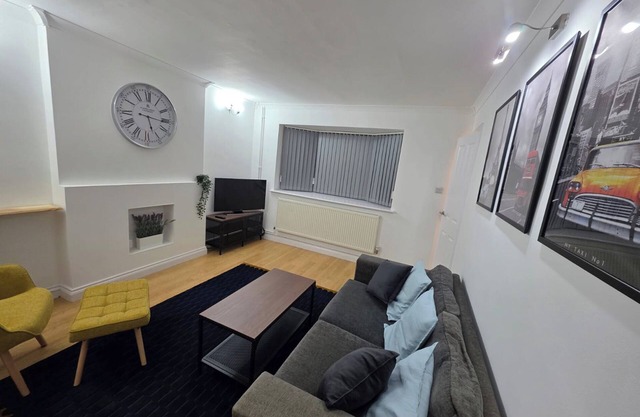 12 GORSE LANE, family friendly, with a garden in Syston