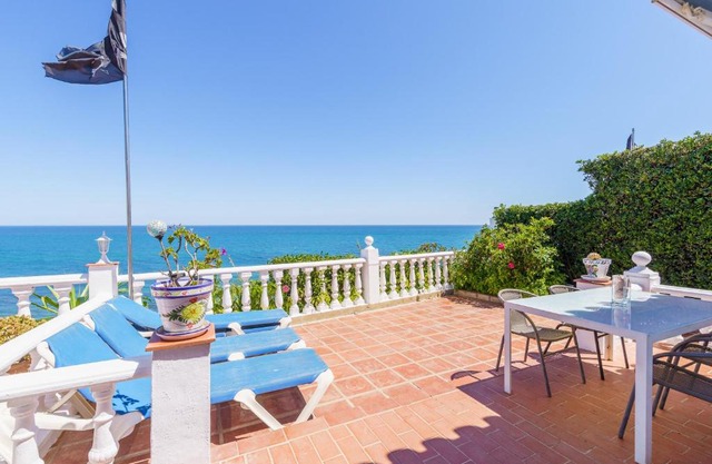 12 House in front of the sea