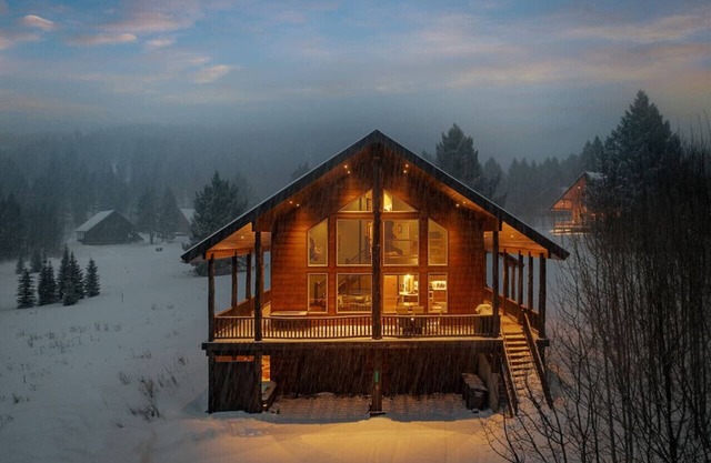 12 Mi 2 Yellowstone-AC-Hot tub-Alaskan Moose Lodge