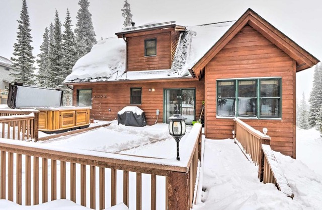 12 Mi to Breckenridge Ski Resort Cabin with Hot Tub