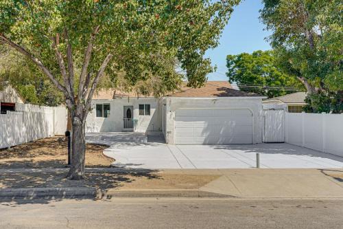 12 Mi to Downtown LA Quiet Getaway with Patio