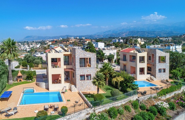 12 People*2 Private pool * 500mt to Stalos beach* Walk to Tavernas & Supermarket