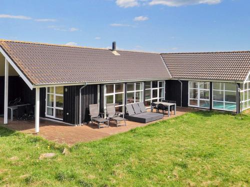 12 person holiday home in Pandrup-By Traum