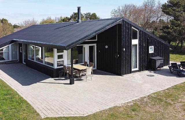 12 person holiday home in Fanø-By Traum