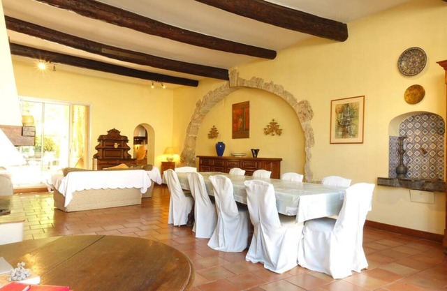 12-person house perfect for seminars/meetings and large families