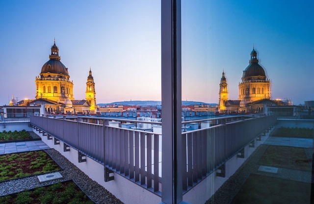 12 Revay Hotel