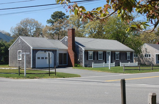 1200 Pies a la playa, recientemente renovado, pero con el encanto de Old Cape Cod