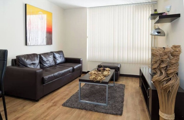 1206 - HERMOSO APARTAMENTO EN EL CORAZON DE QUITO