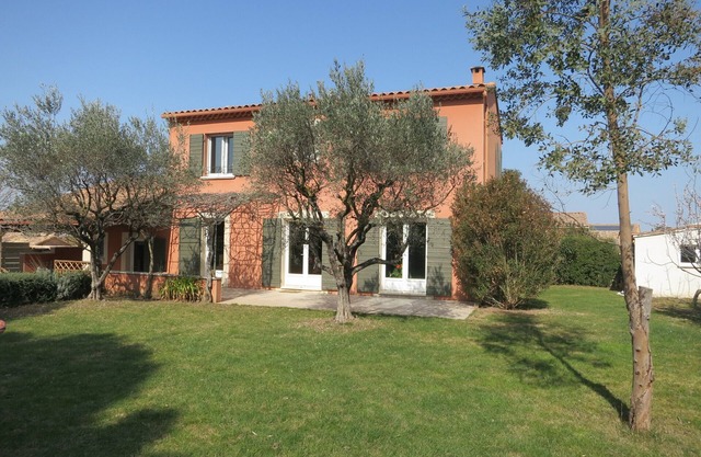 120m² villa with swimming pool and garden close to nature and amenities