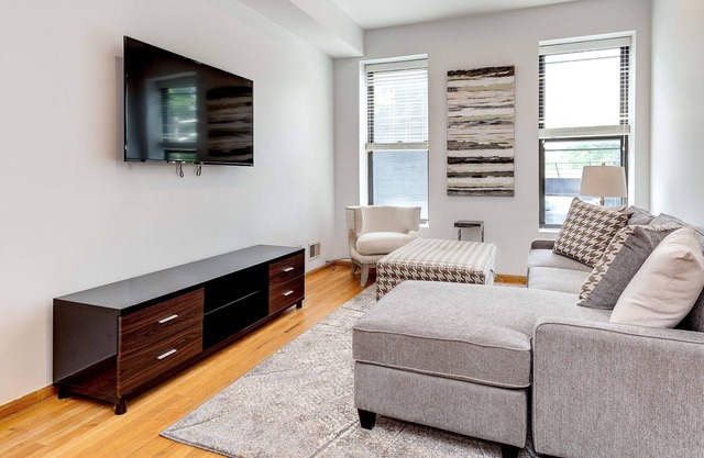 1220 #2 - Central Chicago Suite (#2): w/ Roofpatio