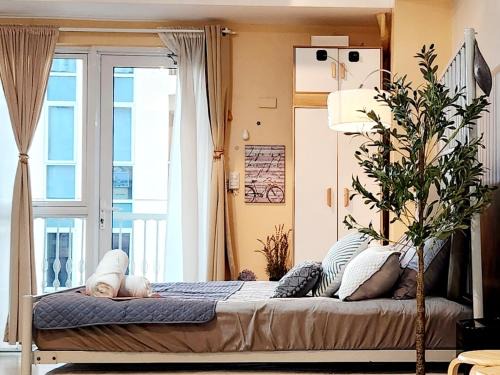 12e Spacious Cozy Suite at The Venice Mall with FREE Parking and Washing Machine