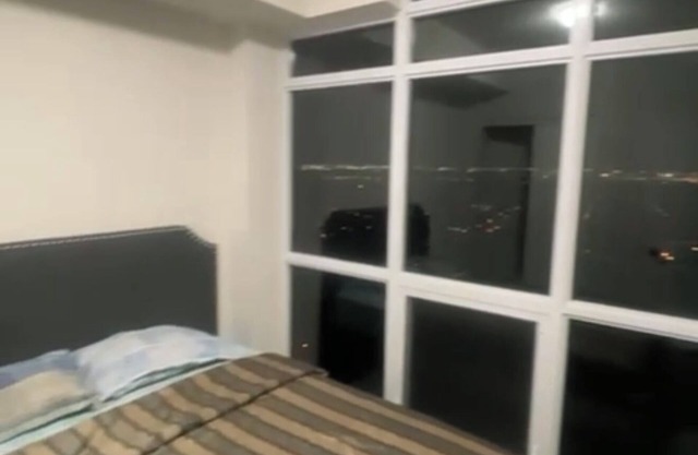 12mins to Toronto Pearson Airport Furnished room available gym access included