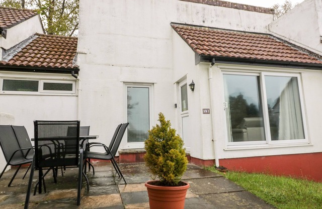 13 MANORCOMBE BUNGALOWS, pet friendly, with pool in Gunnislake
