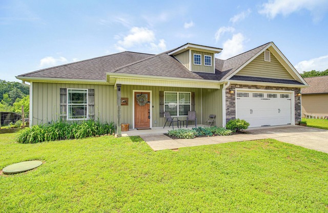 13 Mi to Chattanooga: Family Home w/ Backyard!