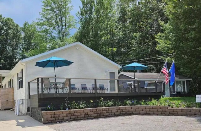 13-person home for families & groups!