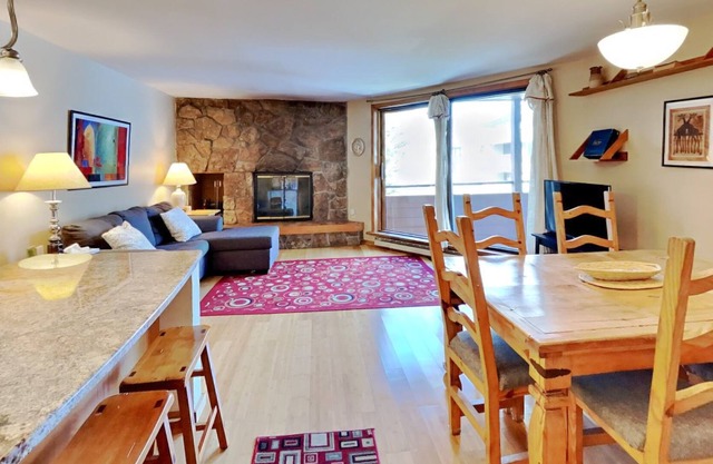 135 Marina Place 2 Bedroom Condo by Redawning