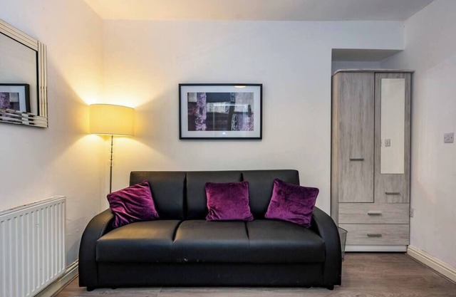1391 Neath Road - Flat 2