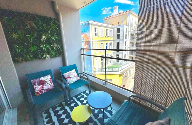 13OR charming T3, car park, terrace, centre Joliette/Panier