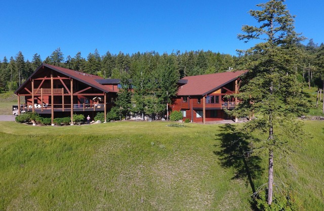 14,229 pies cuadrados Estate en 8ac w / 4100sq ft Guest house w / TikiBar HotTub WeightRoom
