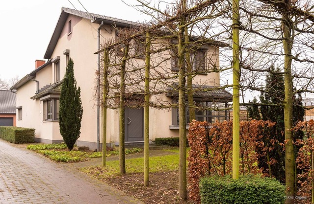 14 beds, 20p., 2 bath-, 1 livingroom, 1 veranda