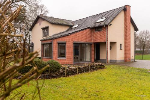14 beds, 20p, 2 bath-, 1 livingroom