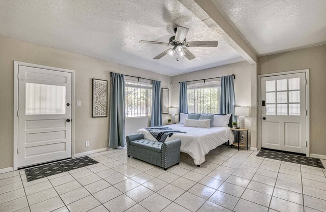 🌴14 GUESTS/FULL KITCHEN/BACKYARD/5 ROOMS