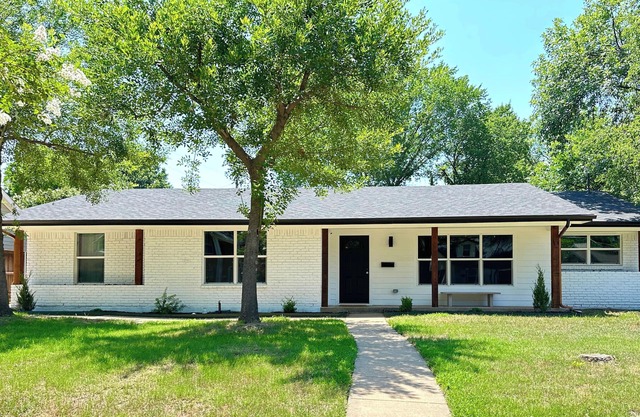 14 Mi to Dallas: Irving Escape w/ Patio & Fire Pit