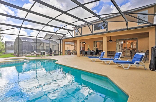 14 Mi to Disney Parks Spacious Kissimmee Home