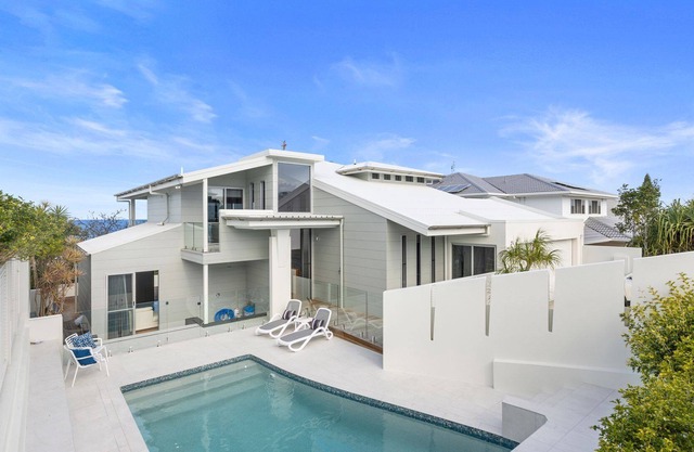 14 Tropicana Rise, Castaways Beach