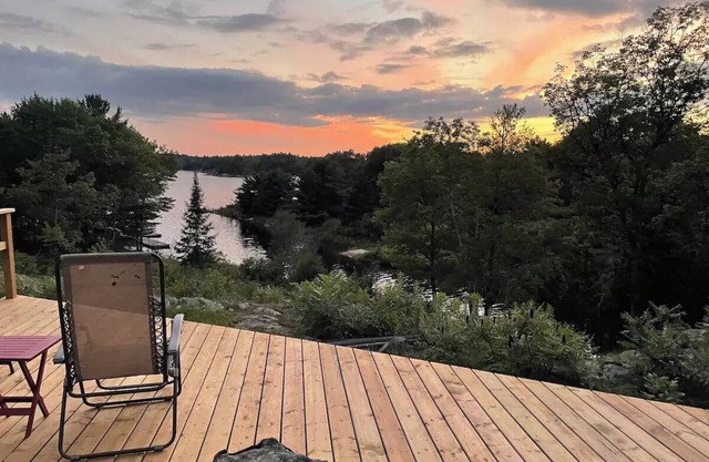 140 Acre Secluded Cottage Retreat 2Br+1 in Muskoka